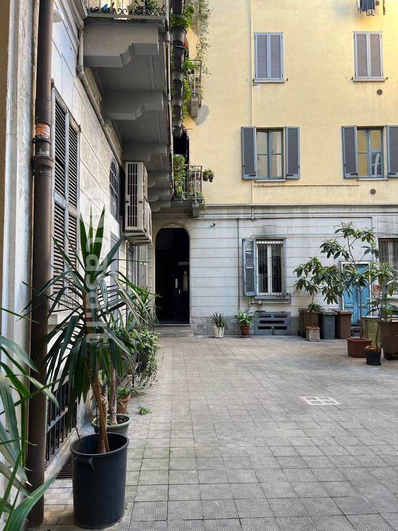 Trilocale in Vendita in Via Giulio Tarra 6 a Milano con corte Trilocale in Via Giulio Tarra 6 a Milano