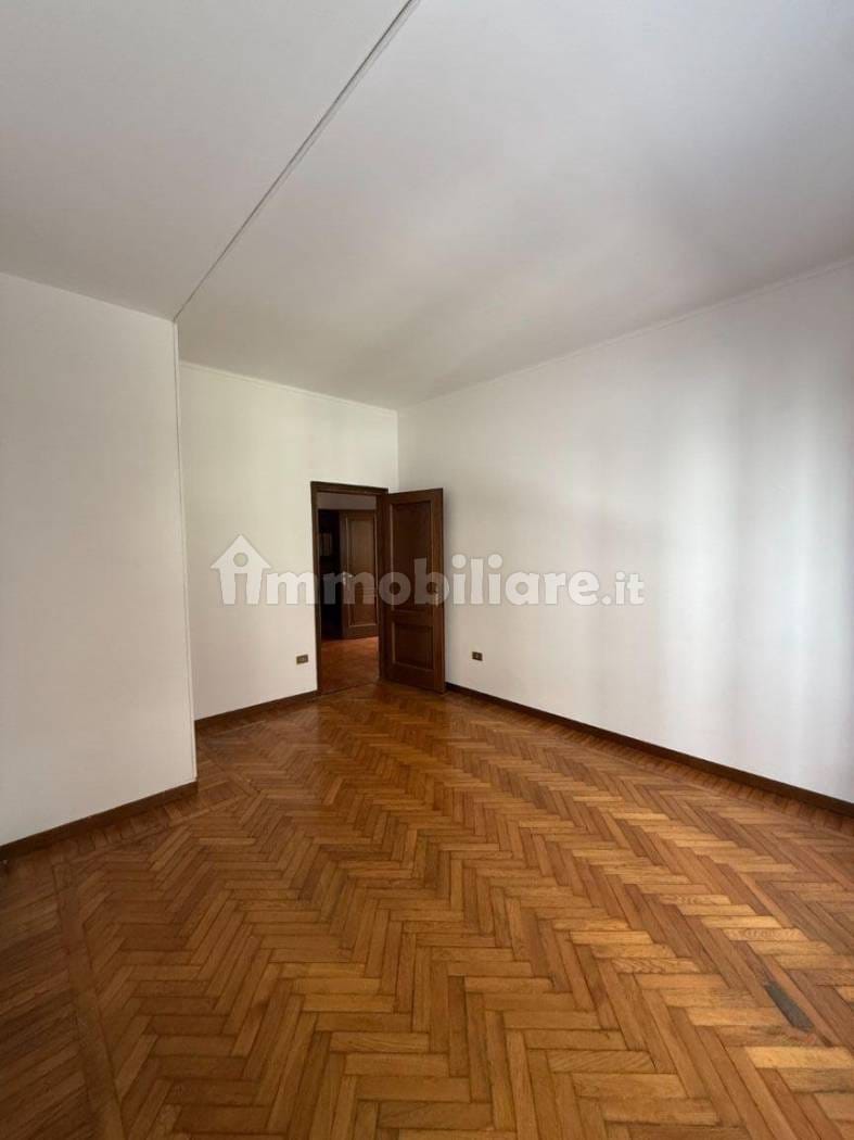 Quadrilocale piazza Cinque Giornate, Montenero, Milano 120 m2